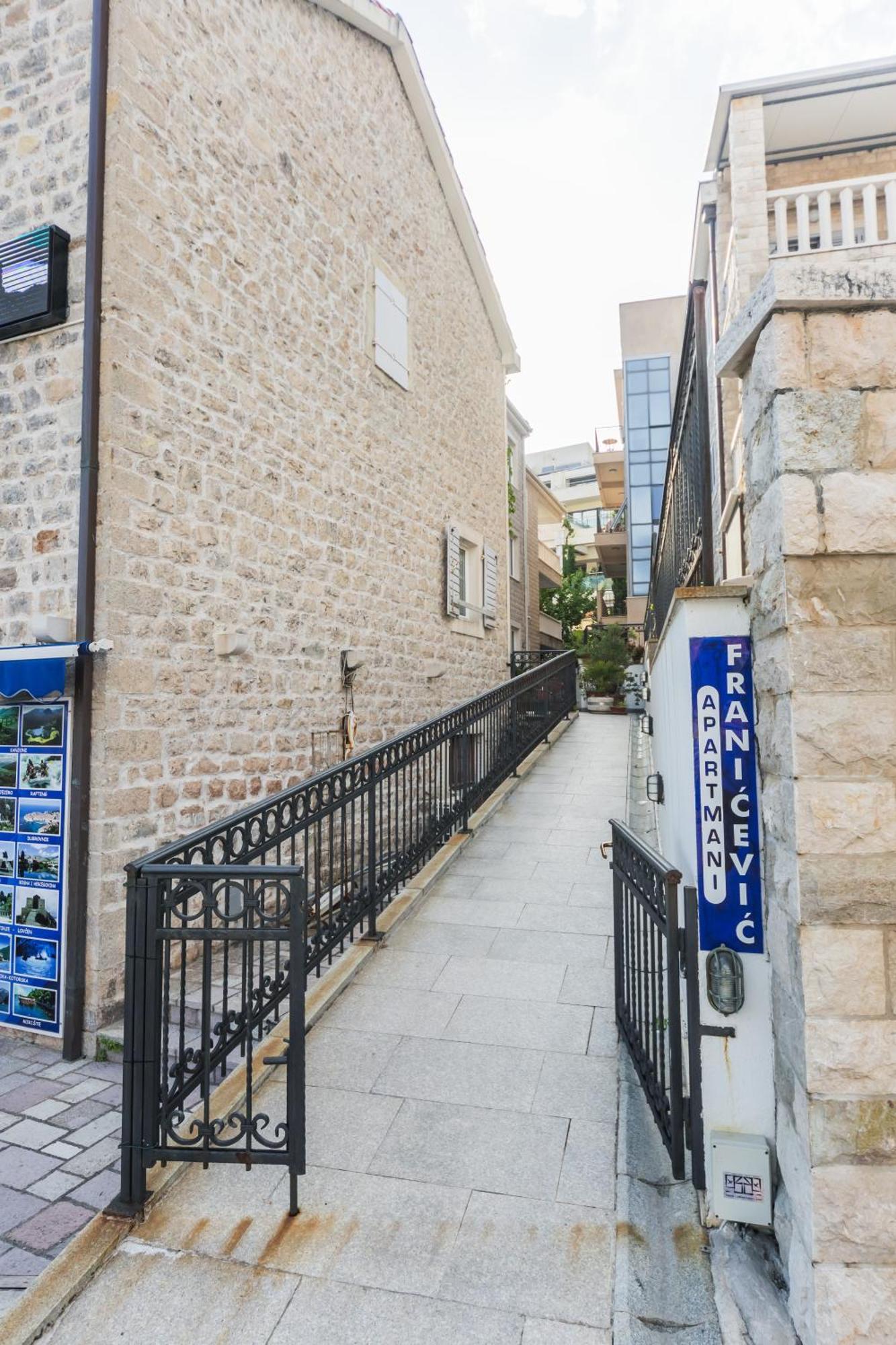 Apartments Franicevic Петровац Экстерьер фото